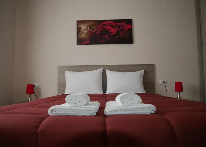 Roza's Family House Imerovigli (Santorini)