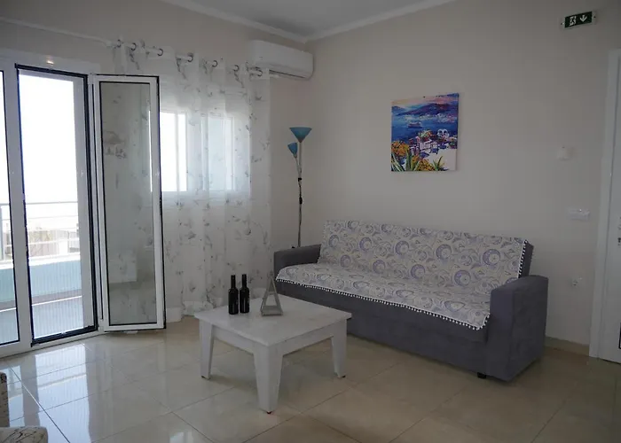 Roza's Family House * Imerovigli (Santorini)